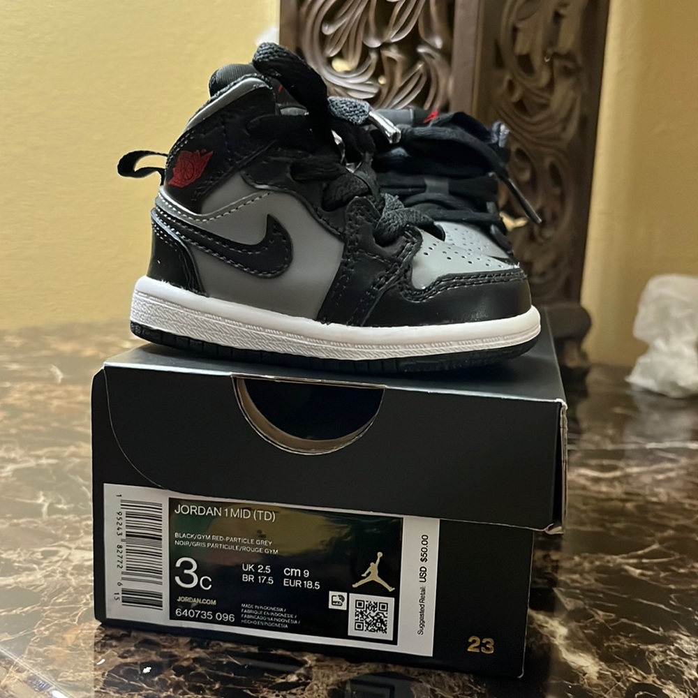 Jordan 1 Mid